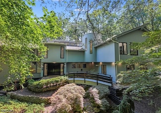 17 Glenwood Rd, Colts Neck, NJ 07722