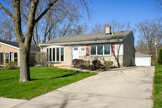 62 S Main St, Glen Ellyn, IL 60137
