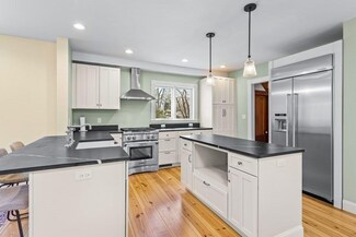 34 Crocker Ave, Franklin, MA 02038