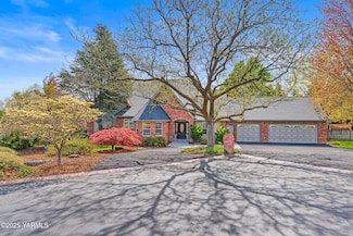 6810 Ravens Gate Way, Yakima, WA 98908