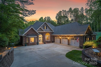 2200 Capes Cove Dr, Sherrills Ford, NC 28673