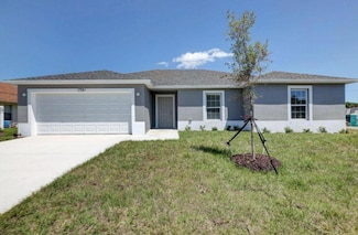820 SE Celtic Ave, Port St. Lucie, FL 34983