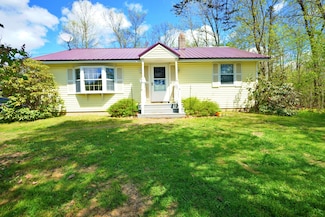 845 Hudson Rd, Glenburn, ME 04401