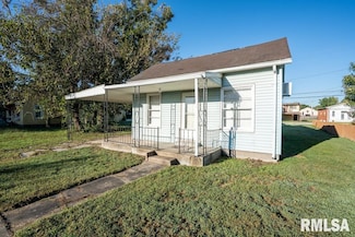 111 S 5th St, Elkville, IL 62932