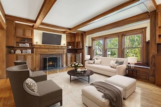 132 Algonquin Rd, Chestnut Hill, MA 02467