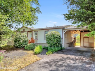 375 Forest Ct, Seaside, OR 97138