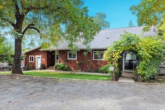 1711 Pleasant Valley Rd, Merlin, OR 97532