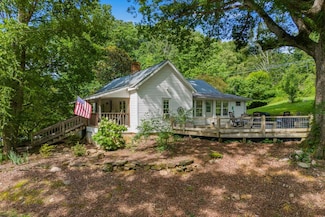 205 Laurel Branch Dr, Hayesville, NC 28904