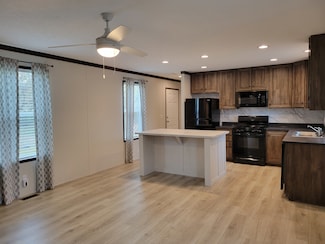 855 W Jefferson St Unit 153, Grand Ledge, MI 48837