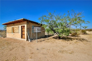 62107 Moon Dr, Landers, CA 92285