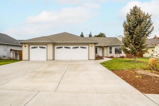 1707 NW 20th St, Redmond, OR 97756