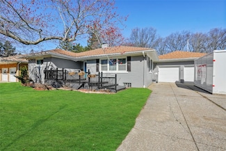 1152 W Gore Rd, Erie, PA 16509