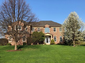 8405 Watson Cir, Crystal Lake, IL 60014