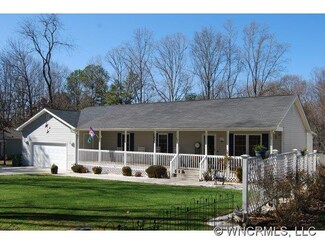 12 Trade St, Arden, NC 28704
