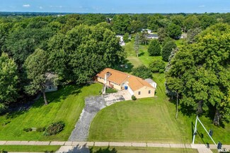 4124 N Division St, Davenport, IA 52806