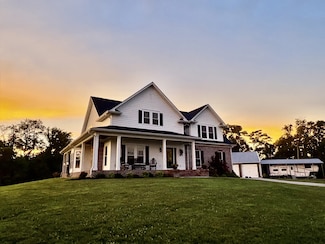 738 Mutton Hollow Hill Rd, Bethpage, TN 37022