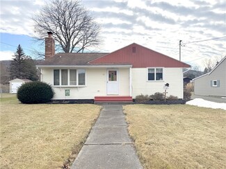 32 Chestnut St, Canisteo, NY 14823