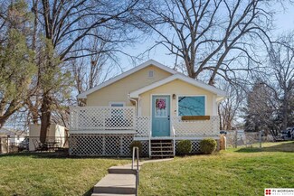 2517 Olive St, Bellevue, NE 68147