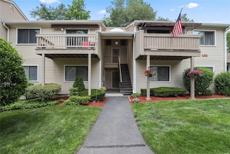 96 Molly Pitcher Ln Unit H, Yorktown Heights, NY 10598