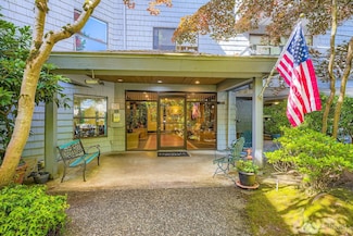 7930 SE 34th St Unit 209, Mercer Island, WA 98040