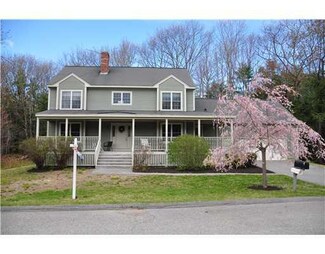 19 Knight St, Falmouth, ME 04105
