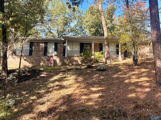 1220 W Forest Dr, Gardendale, AL 35071