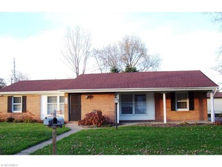 2933 Arboretum Cir NW, Canton, OH 44718