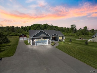 4823 Harris Rd, Syracuse, NY 13215