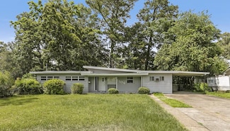 1104 Valley Forge Rd, Dothan, AL 36301