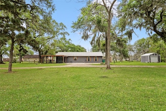 118 Dutch Lake Ct, Freeport, TX 77541