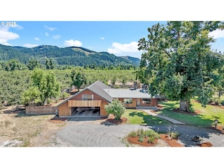82682 River Dr, Creswell, OR 97426