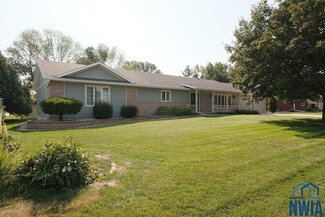 203 Michigan Ave NW, Orange City, IA 51041