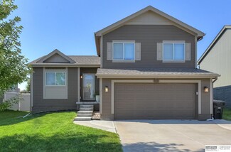 9126 Potter St, Omaha, NE 68122