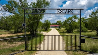 1231 B & R Rd, Vanderpool, TX 78885