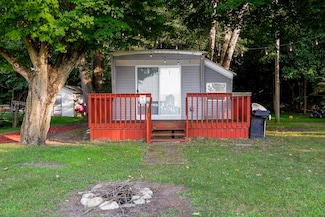 10281 Walnut Dr, Three Rivers, MI 49093