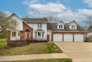 835 Carriage Hill Dr, Dubuque, IA 52003