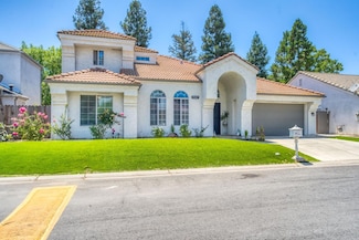 9547 N Whitehouse Dr, Fresno, CA 93720