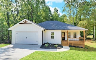 16 Berkshire Dr, Cleveland, GA 30528
