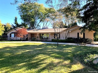 1615 Bracken Rd, Bloomfield Hills, MI 48302