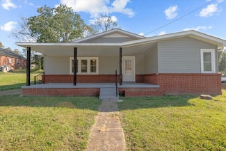 112 Washington Ave, Camden, TN 38320