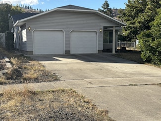 204 3rd St, La Grande, OR 97850