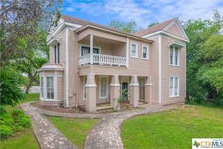 221 W Washington St, Seguin, TX 78155
