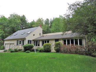 86 W Hollis Rd, Hollis, NH 03049