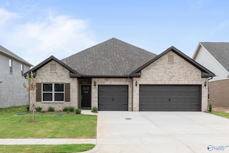 1119 Striker Ln, Harvest, AL 35749