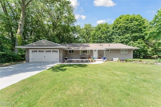 583 Knollwood Dr, Uniontown, OH 44685