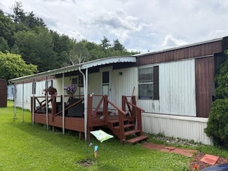 6 Seminole Dr, North Adams, MA 01247