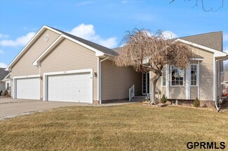 9232 Hillcrest Dr, La Vista, NE 68128