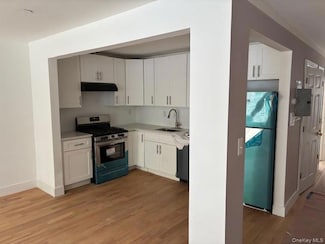 5104 Post Rd, Bronx, NY 10471