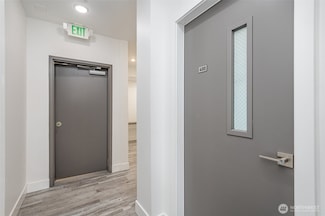 1709 Harbor Ave SW Unit 400, Seattle, WA 98126