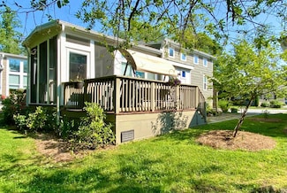 199 Drifting Brook Ln, Flat Rock, NC 28731